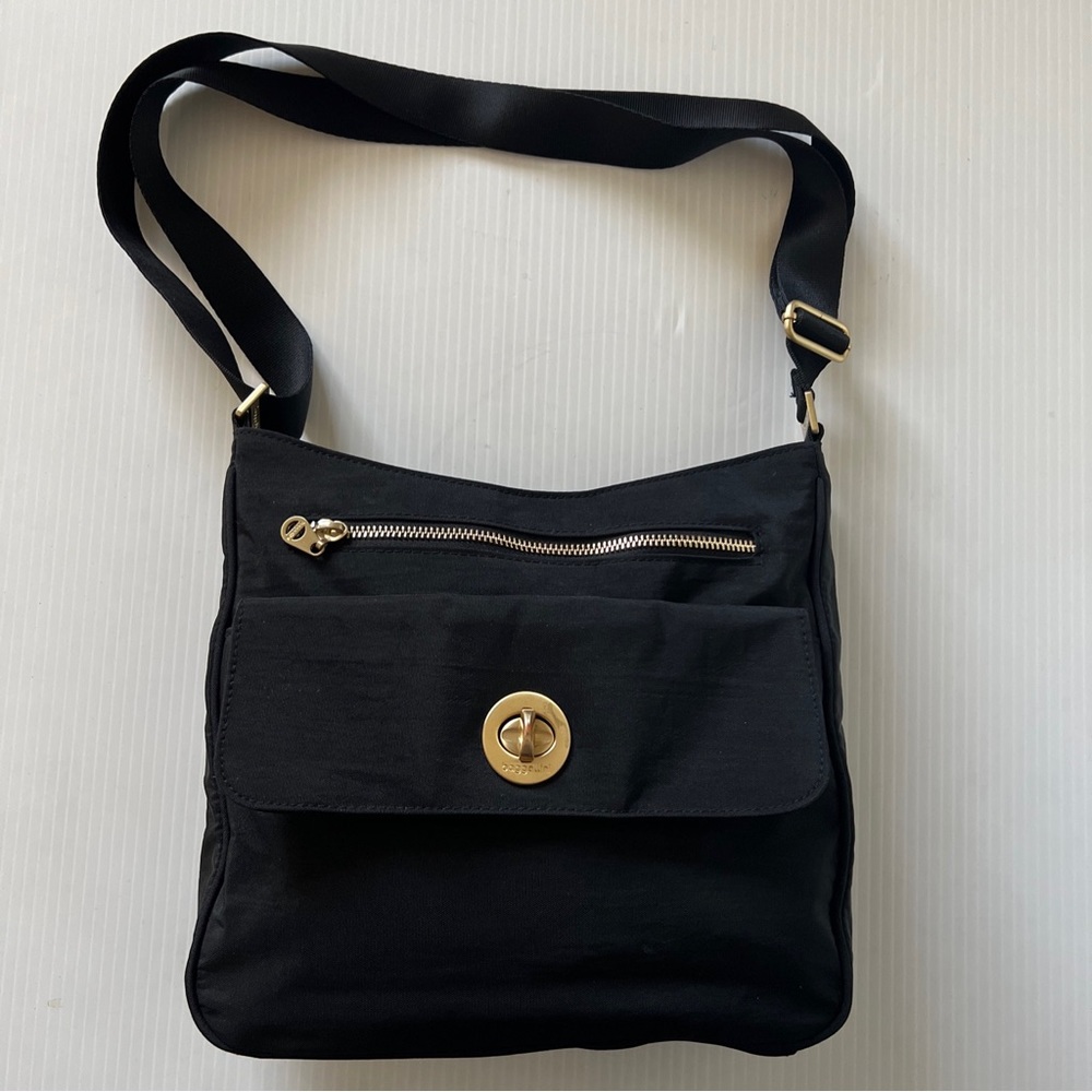 BAGGALLINI Bag Purse Black Crossbody Adjustable Shoulder Everyday Travel Zip